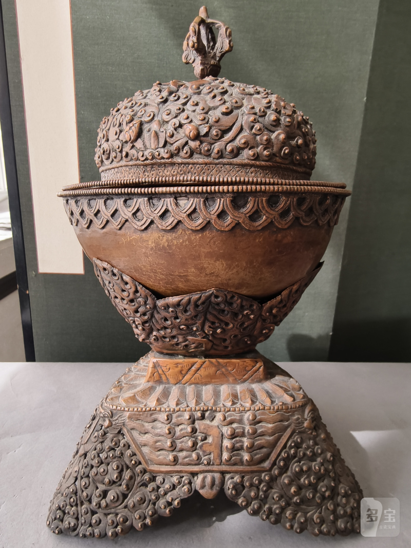 A COPPER EMBOSSED KAPALA WITH COVER ON STAND - 图17